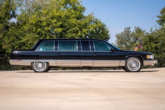 Limusine presidencial eua cadillac fleetwood brougham 1996 preto lateral parado