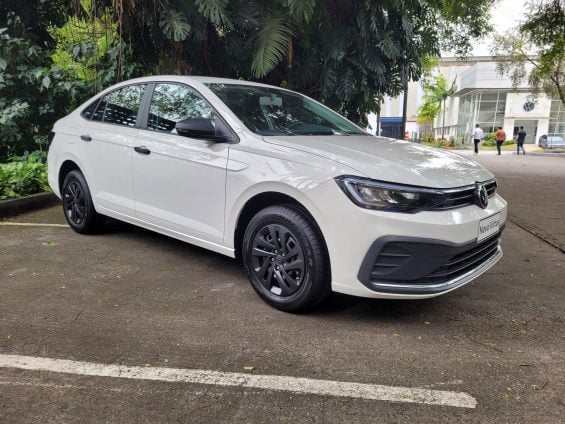 Volkswagen Virtus Sense 170 TSI 2025 Branco Cristal frente parado Volkswagen Virtus Sense 170 TSI 2025 Branco Cristal frente parado