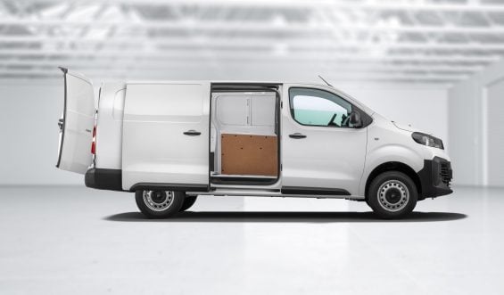 Citroën Jumpy Cargo 2025 Branco lateral parado com portas abertas