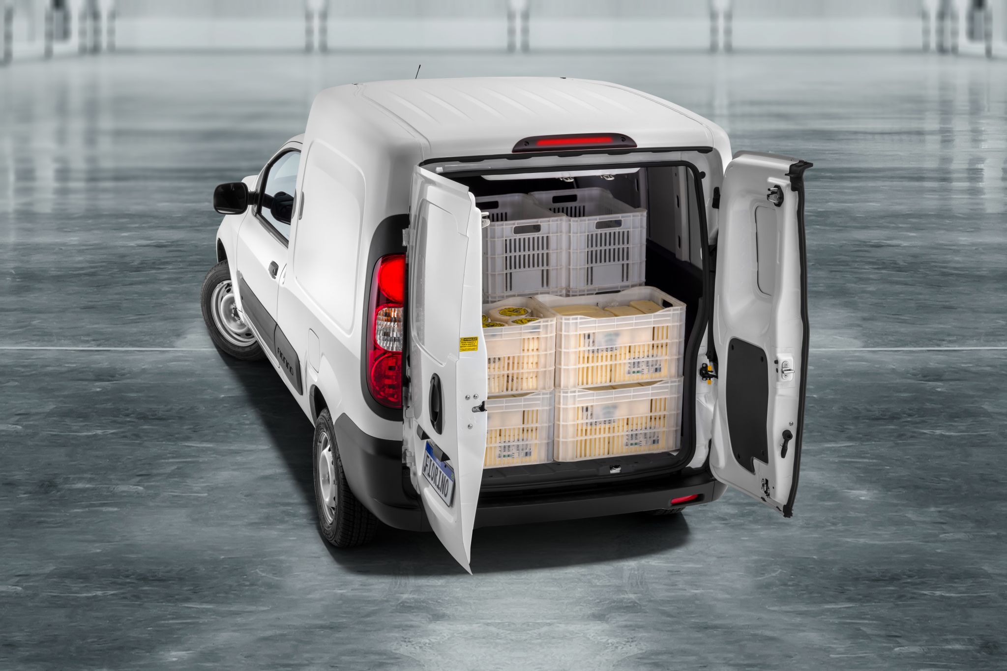 Fiat Fiorino Endurance 2025 branco traseira carregado