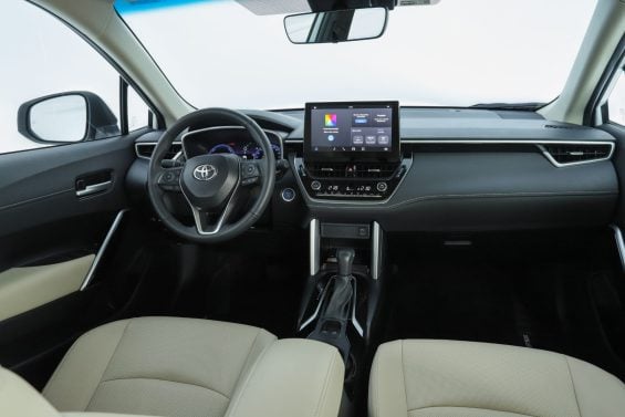 Toyota Corolla Cross XRX Hybrid Premium 2026 Interior painel