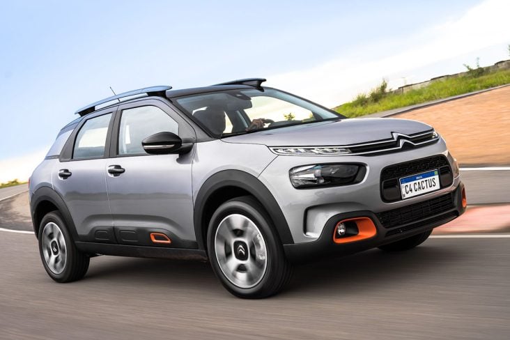 Citroën C4 Cactus em movimento na estrada