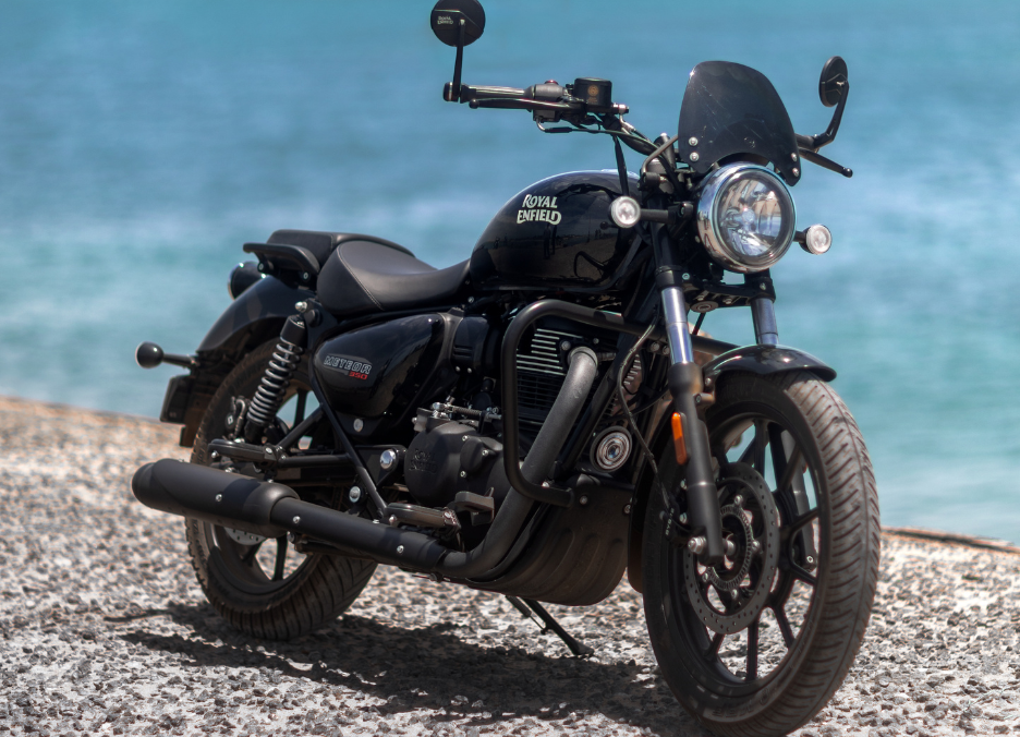 Royal Enfield Meteor 350 Fireball Black