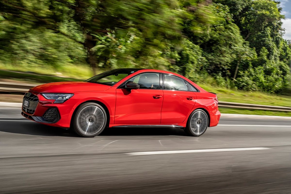 Audi A3 Sedan 2025 performance black vermelho frente