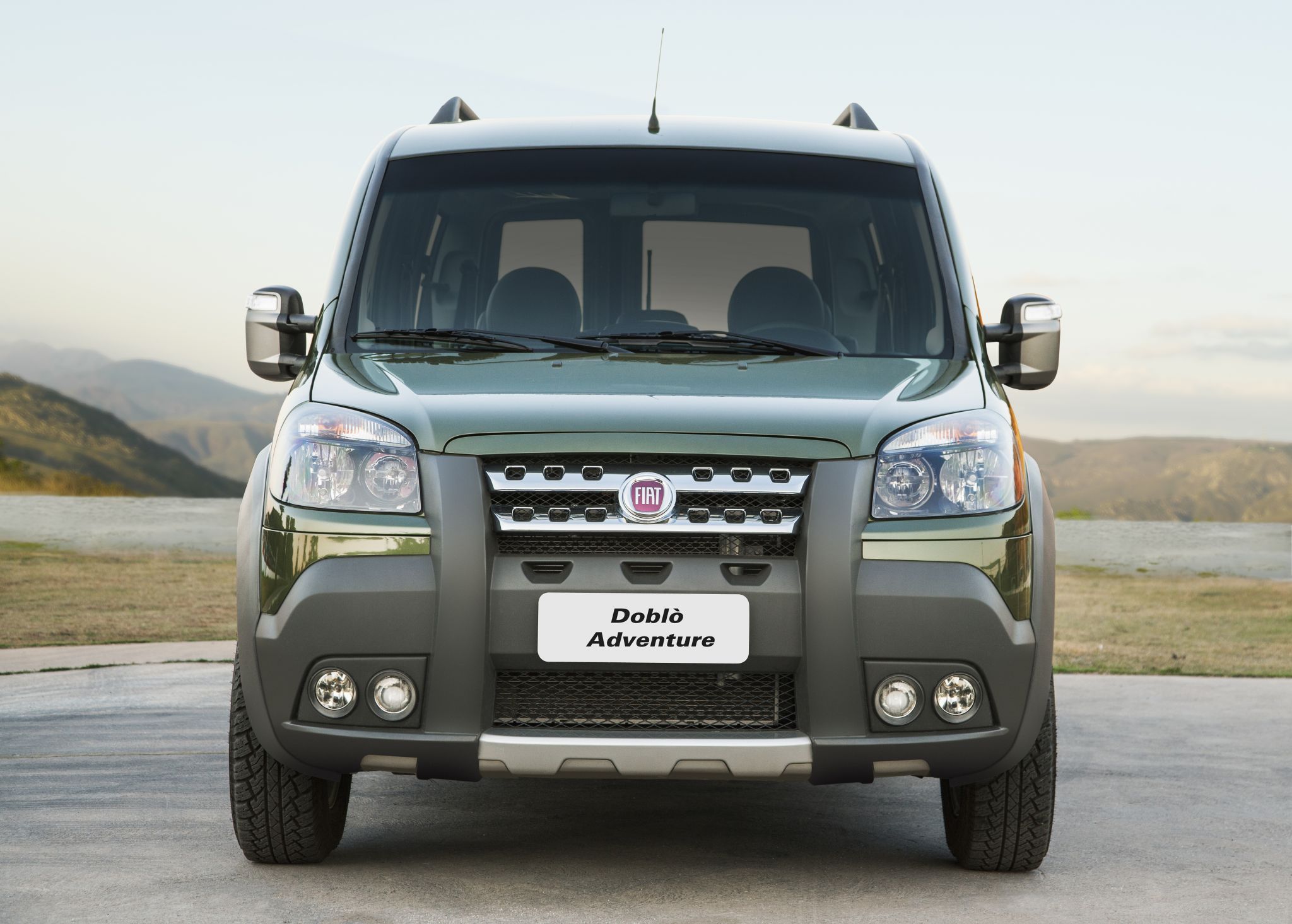 FIAT DOBLO ADVENTURE VERDE FRENTE