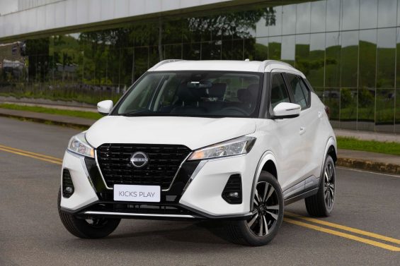 Nissan Kicks Play Advance Plus 2025 branco diamond frente