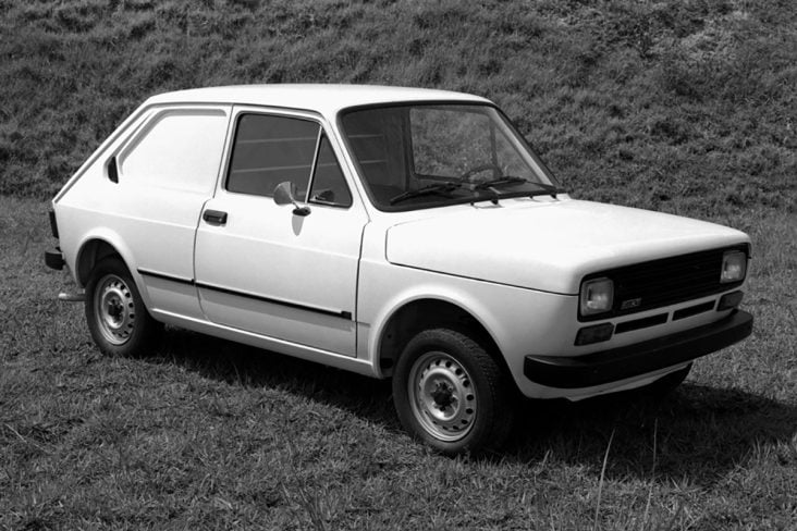 fiat 147 furgoneta 1978 branco frente parado