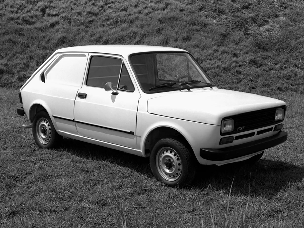 fiat 147 furgoneta 1978 branco frente parado