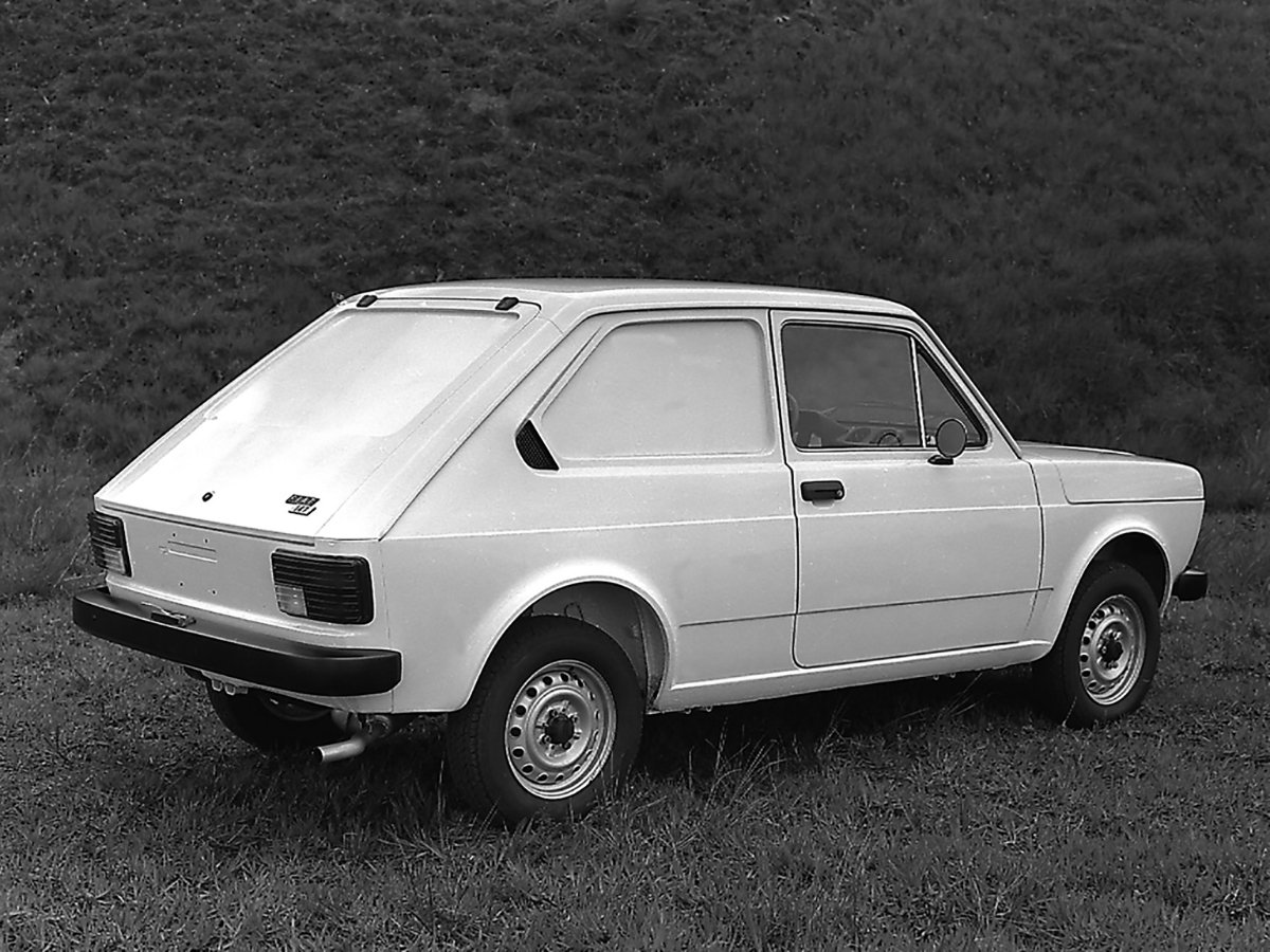 fiat 147 furgoneta 1978 branco traseira parado