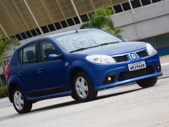 renault sandero nokia azul frente parado