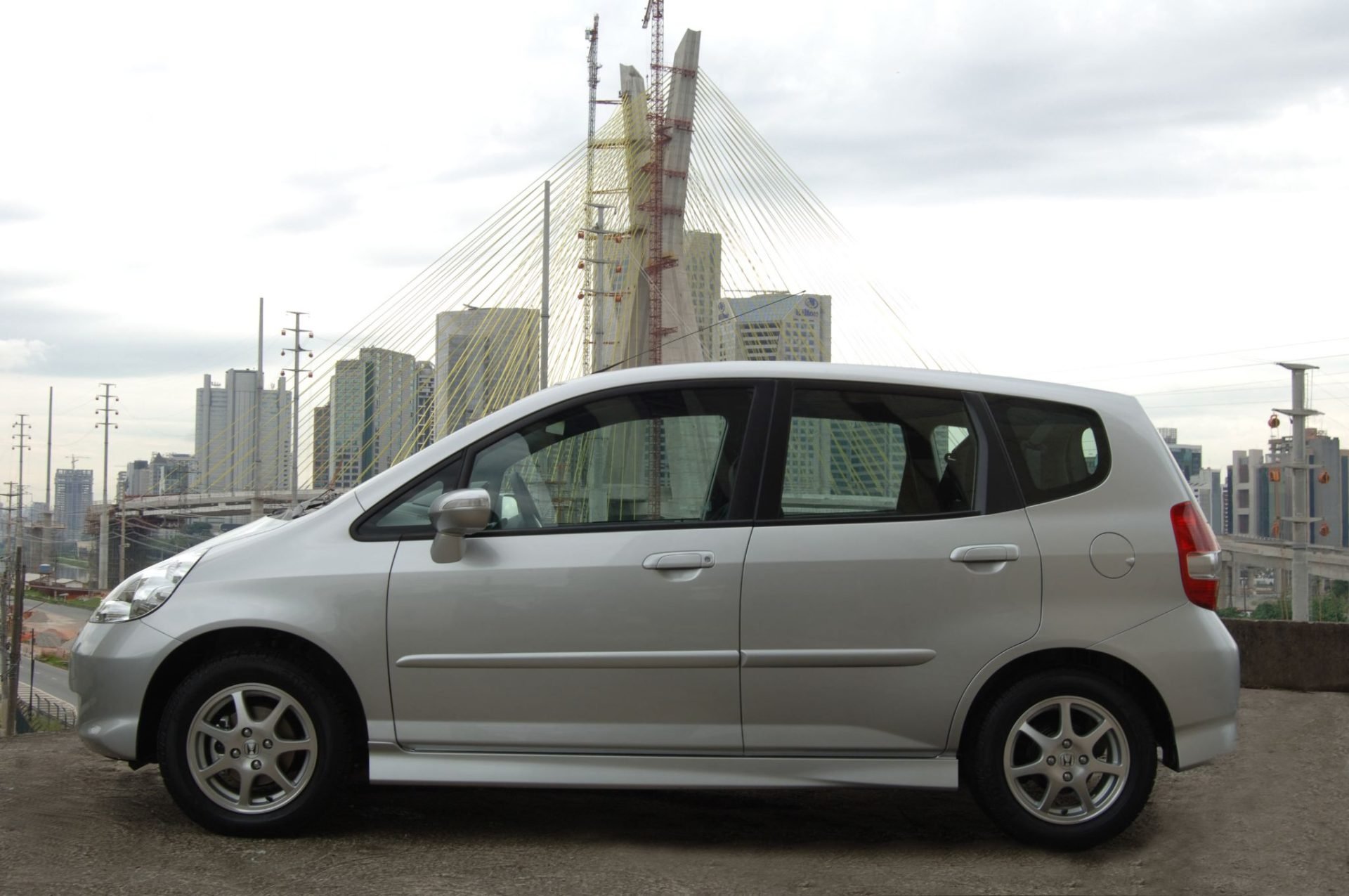 Honda fit 1 5s 2008 prata global lateral