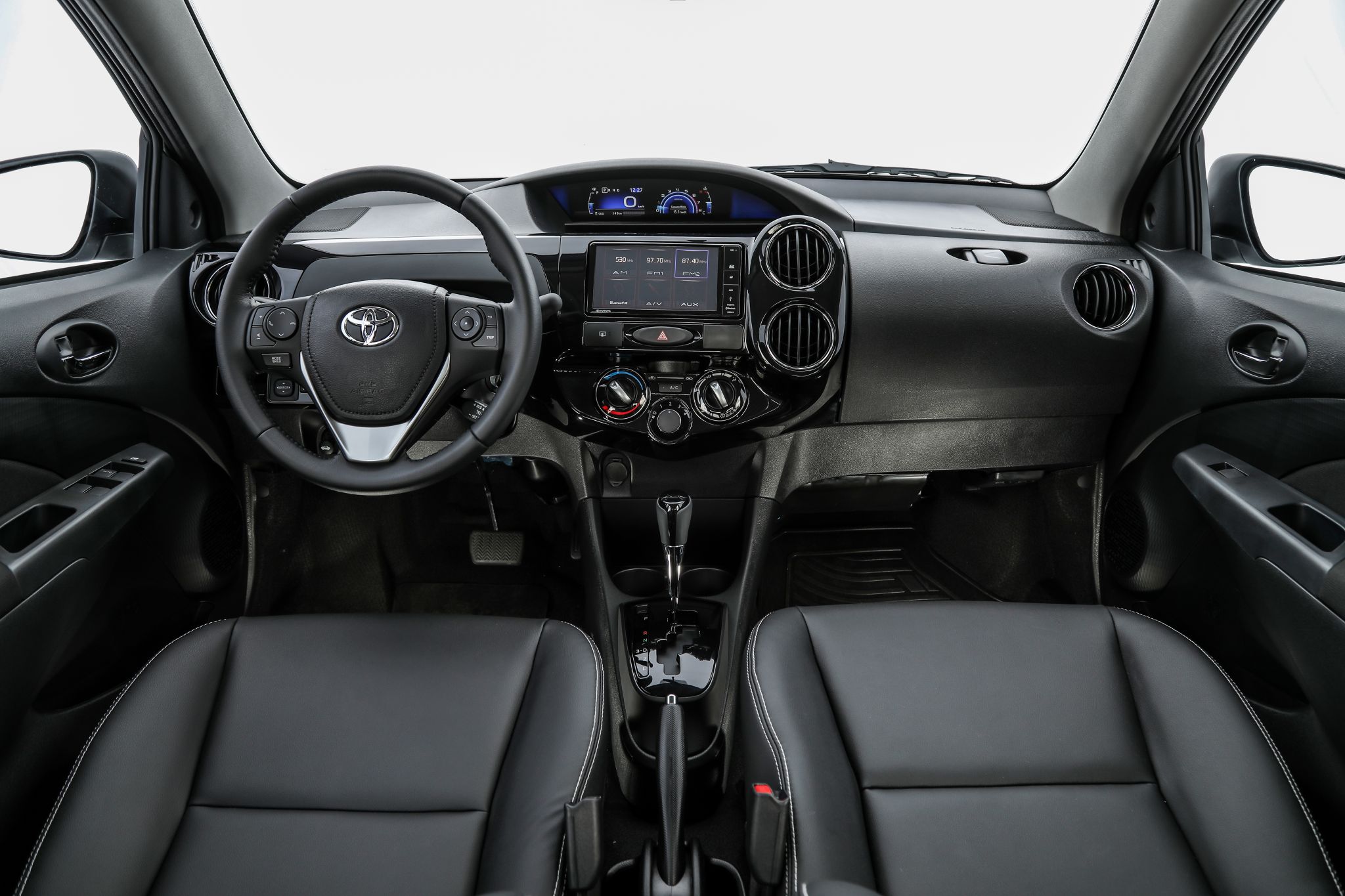 TOYOTA ETIOS HATCH 2018 INTERIOR PAINEL QUATRO DE INSTRUMENTOS