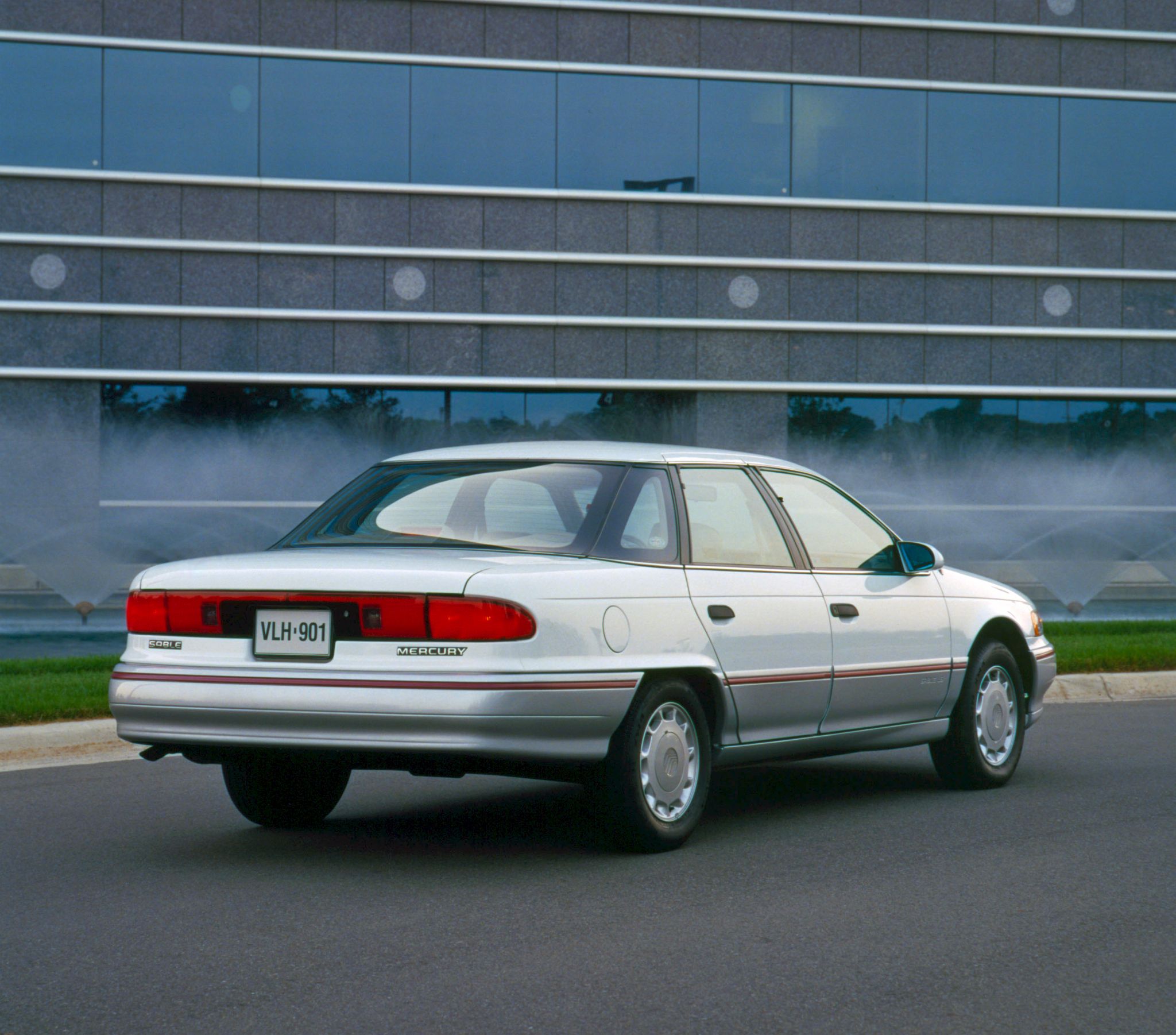 mercury sable 1991 branco traseira parado