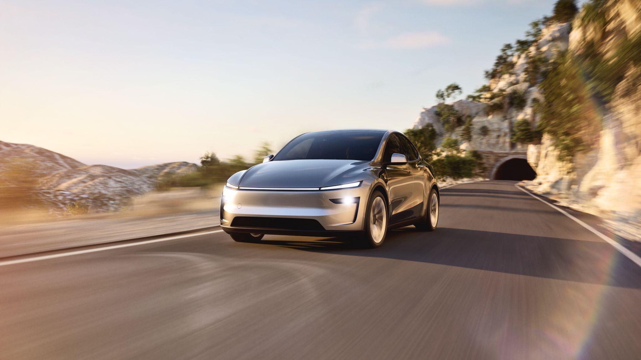 tesla model y 2025 prata frente