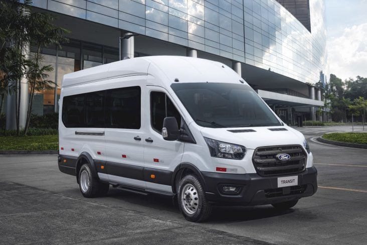 ford transit minibus 2026 branco oxford frente parado