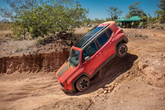 jeep renegade trailhawk 2016 vermelho lateral