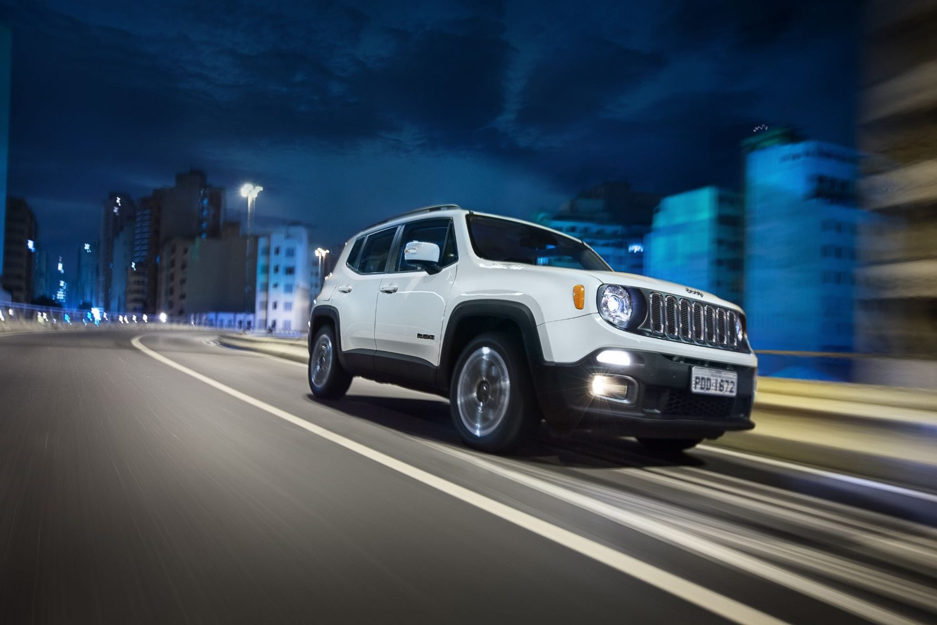 jeep renegade longitude 2016 branco frente em movimento