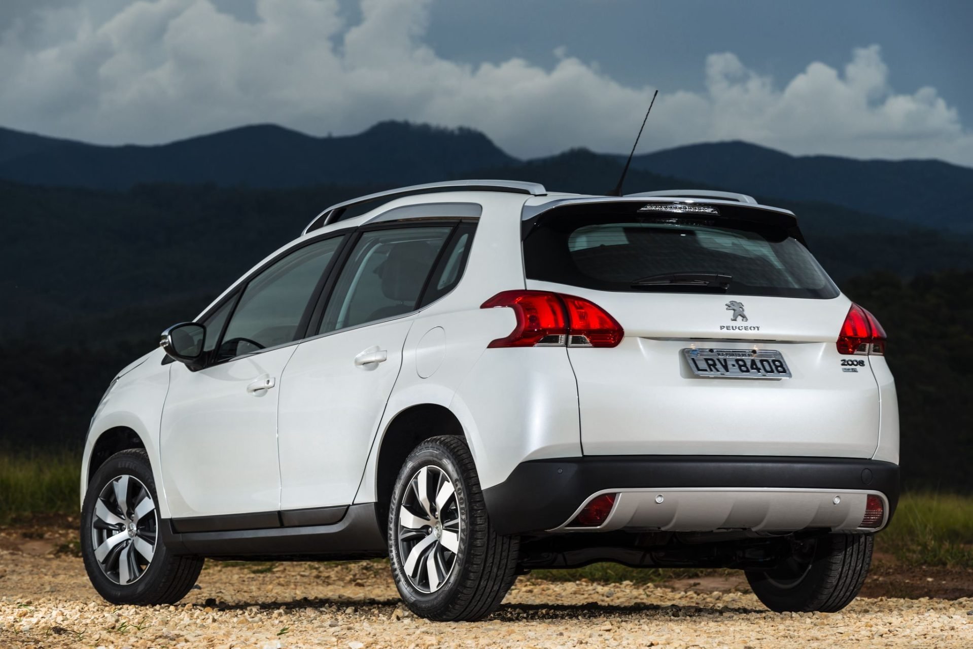 peugeot 2008 2016 branco traseira