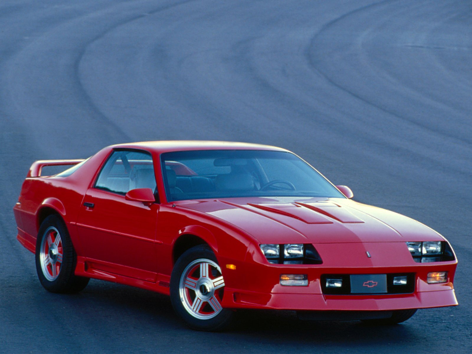 chevrolet camaro z28 1991 vermelho frente parado