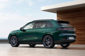 leapmotor c10 verde traseira parado