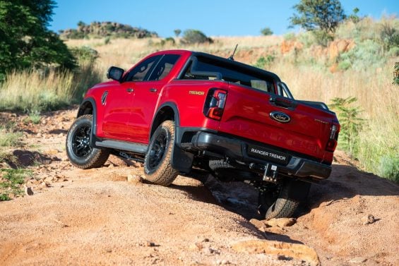 ford ranger tremor double cab vermelha traseira