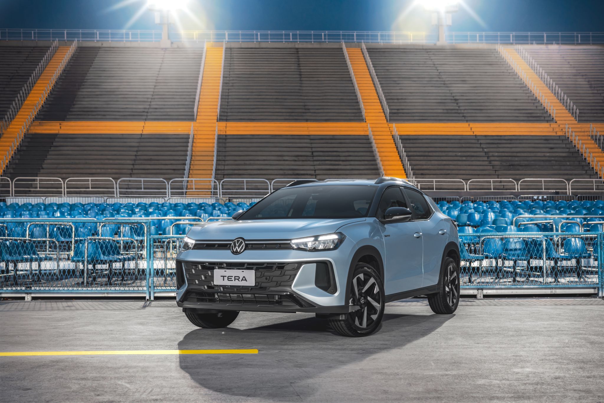 Volkswagen VW Tera High Outfit 2026 prata dianteira parado