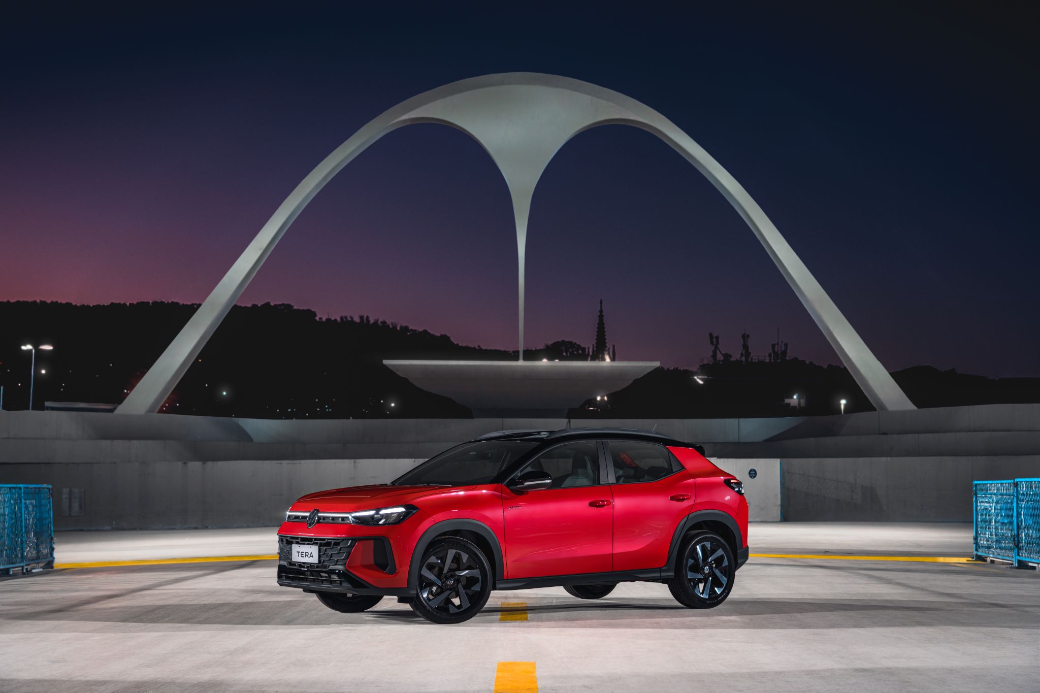 Volkswagen VW Tera High Outfit 2026 vermelha frente parado