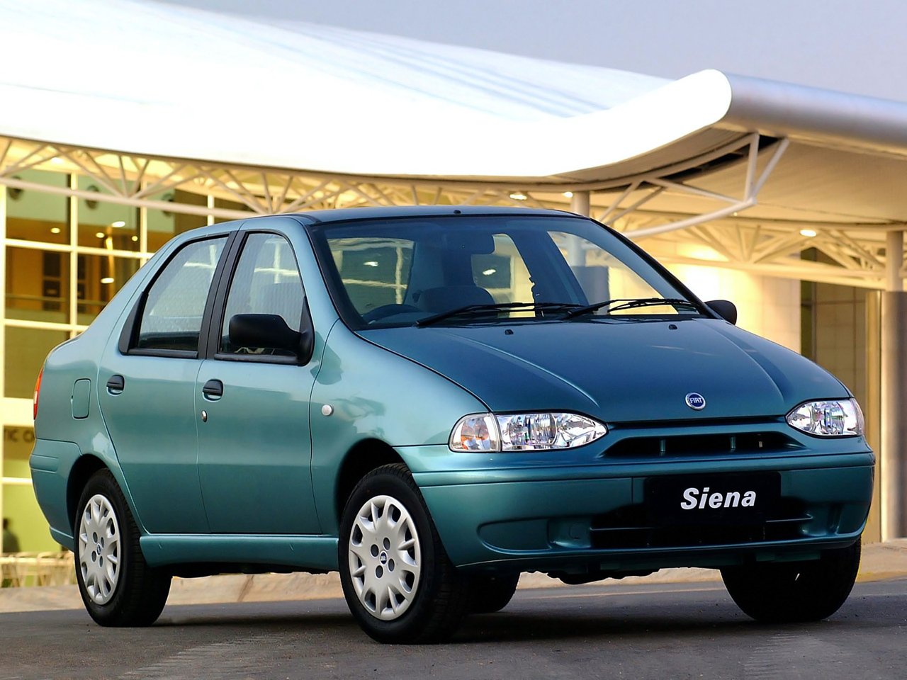 FIAT SIENA 97 VERDE FRENTE E LATERAL