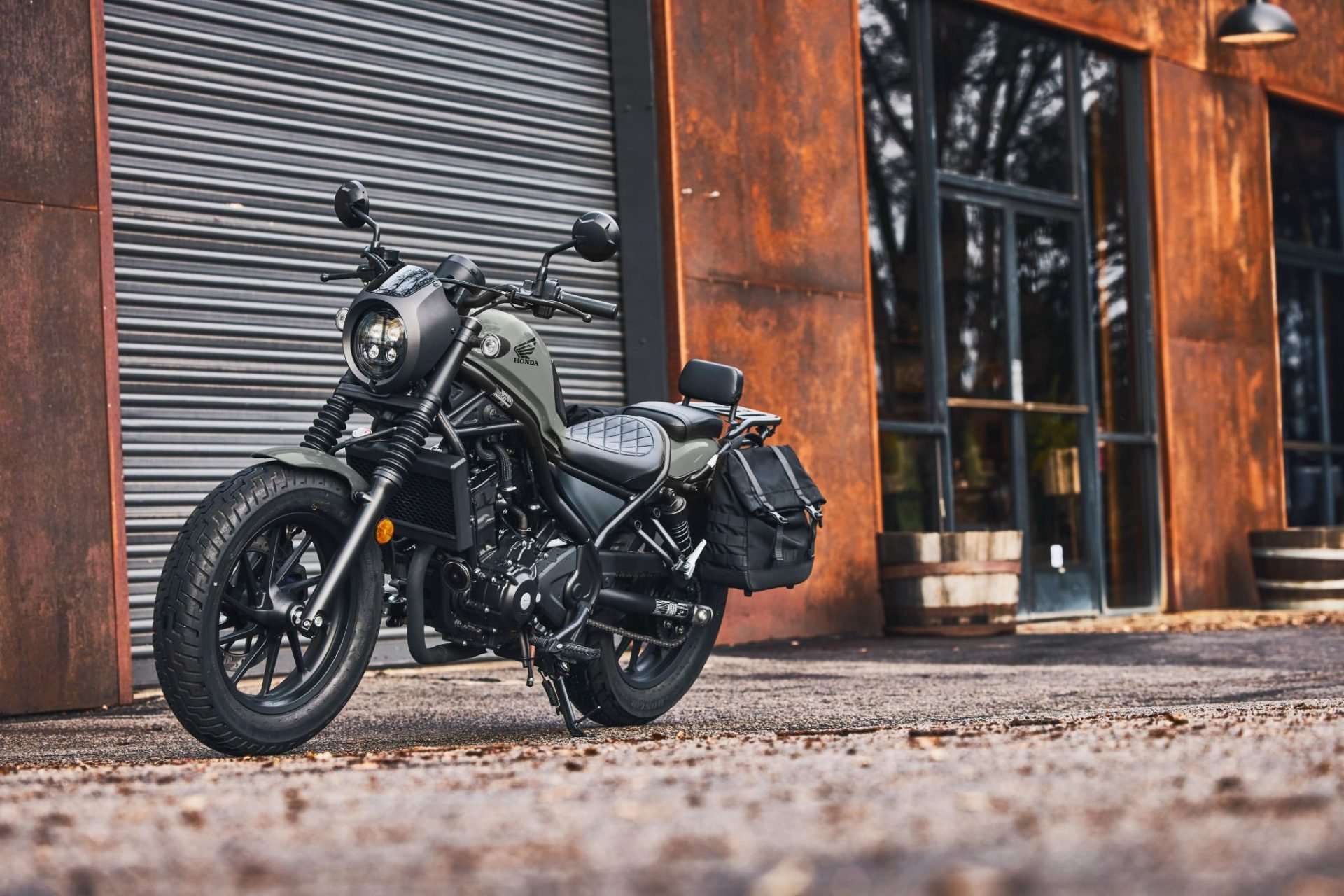 25 Honda Rebel 300 detail 3