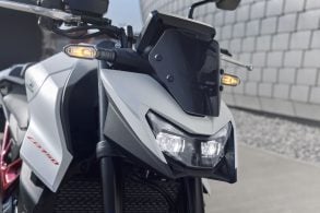 25 Honda CB750 Hornet headlight