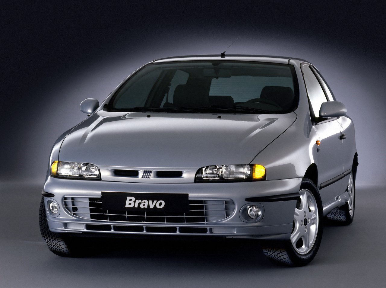 fiat bravo hgt 1997 prata frente parado