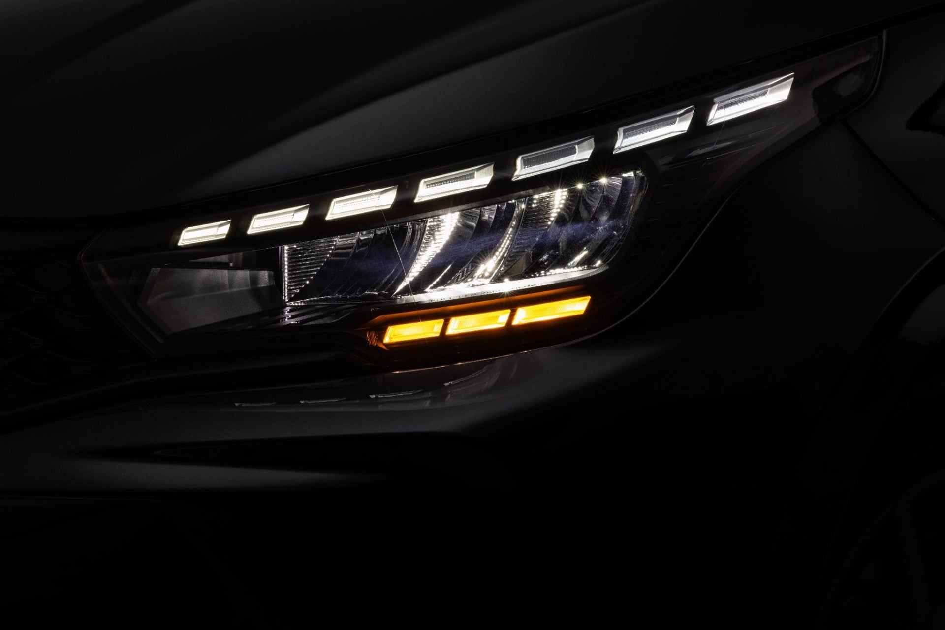 Fiat Argo Drive 1 3 AT CVT 2026 Faro LED completo en detalle gris Silverstone