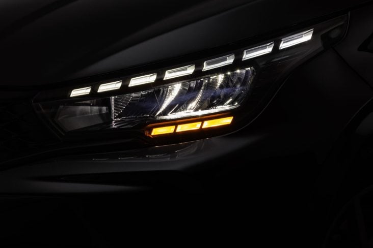 Fiat Argo Drive 1 3 AT CVT 2026 Cinza Silverstone detalhe farol full led