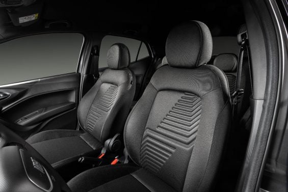 Asientos delanteros interiores del Fiat Argo Drive 1 3 AT CVT 2026