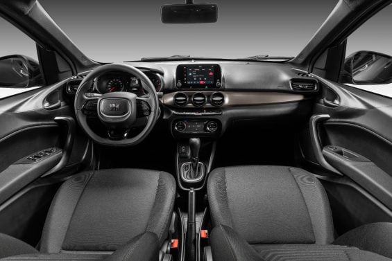 Salpicadero interior del Fiat Argo Drive 1 3 AT CVT 2026