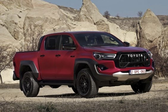 2025 hiluxgrsportll redstatic 001