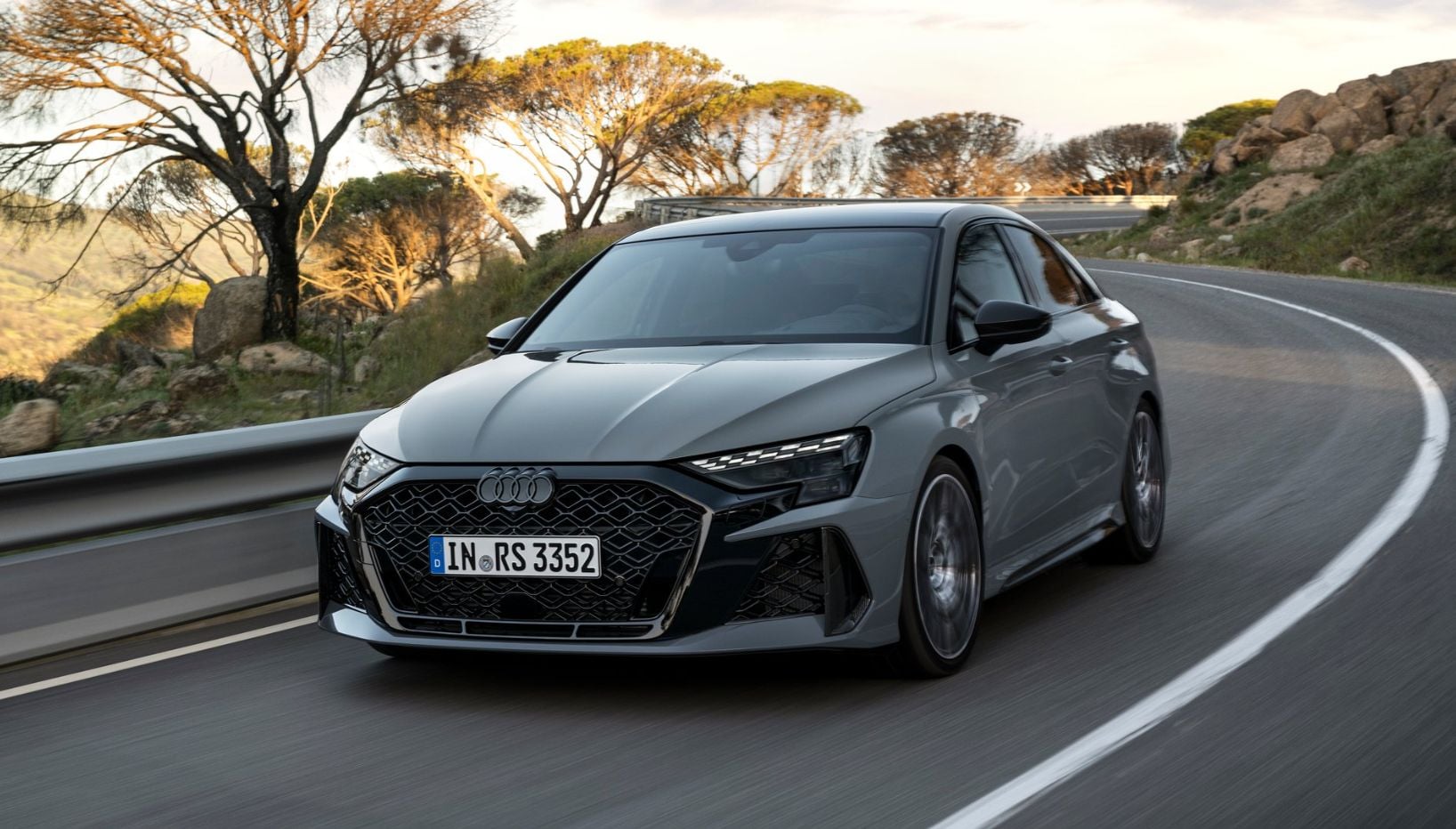 AUDI RS3 SEDAN 2025 CINZA MOVIMENTO