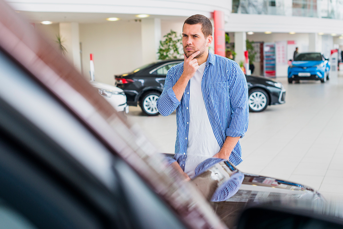 Apesar de produzir mais, brasileiro comprou menos carros em 2025