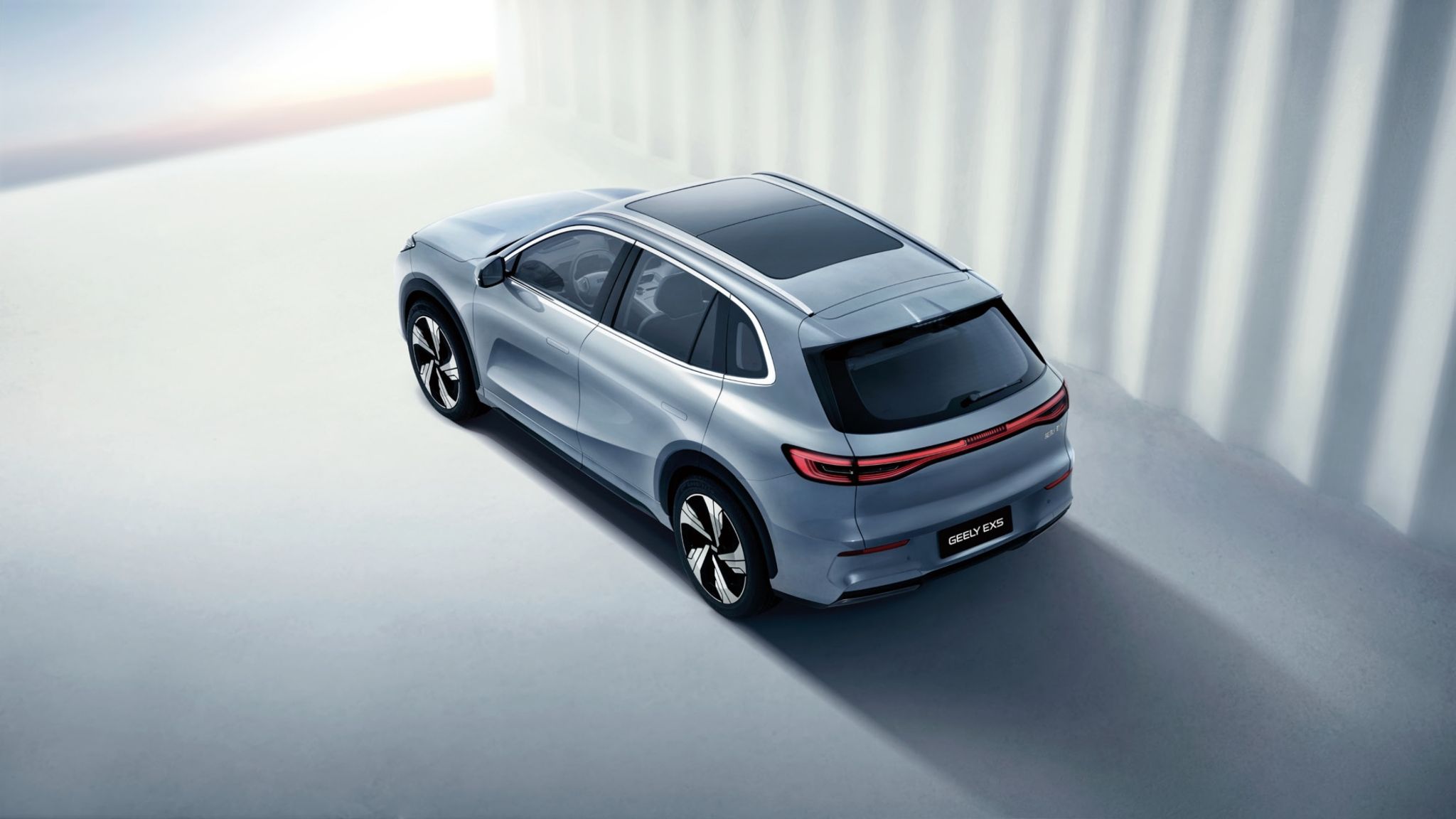 Geely EX5 prata traseira visto de cima