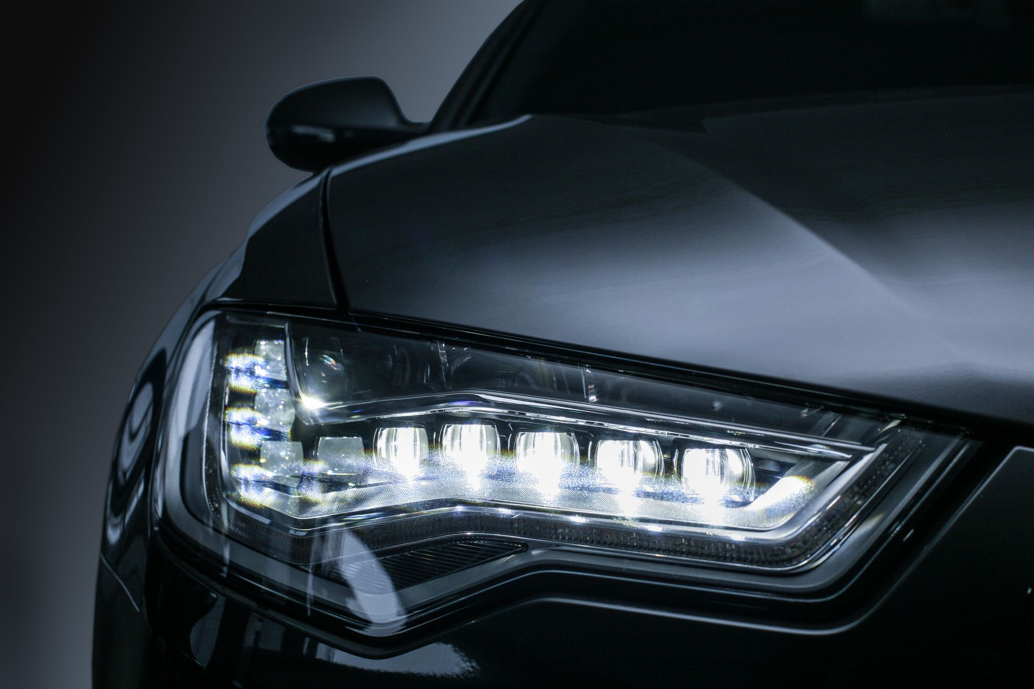 Instalou os faróis de LED de qualquer jeito? Cuidado com a multa!