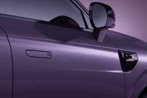 Leapmotor B10 detalhe porta maçaneta e porta de carregamento