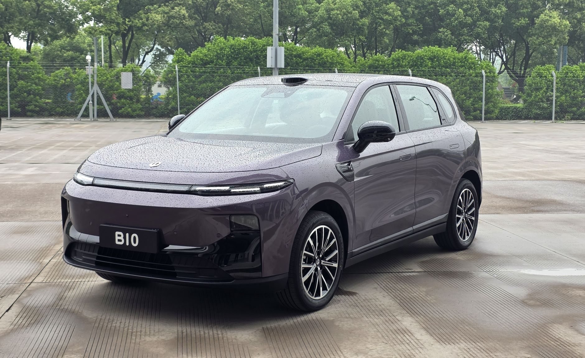 Leapmotor B10 frente e lateral Leapmotor B10 frente e lateral