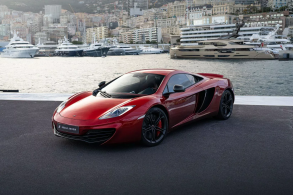 McLaren MP4 12C Vermelho Vulcão Lewis Hamilton capa frente e lateral