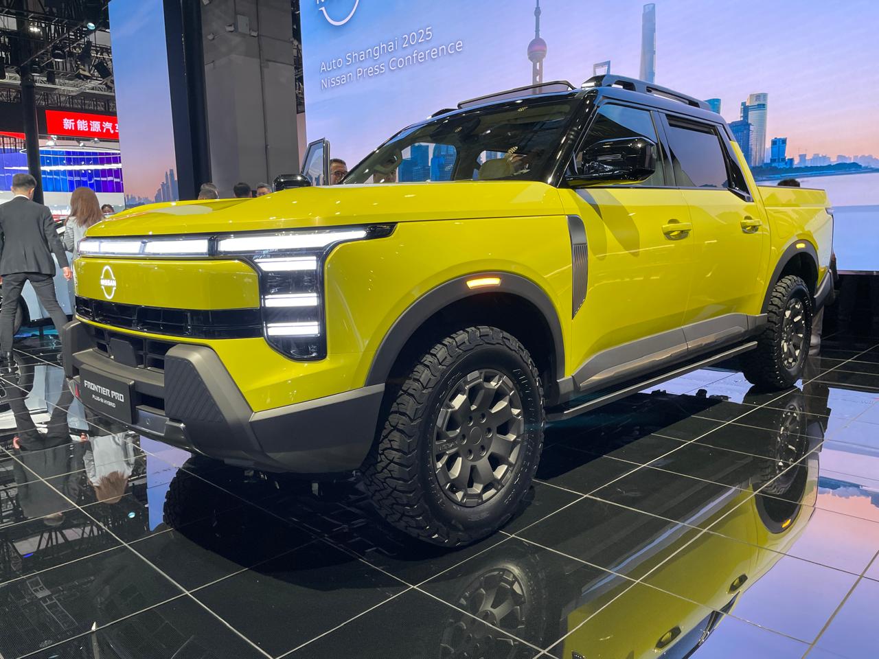 Salão de Xangai Nissan Frontier Pro Plug in Hybrid amarela frente (2)