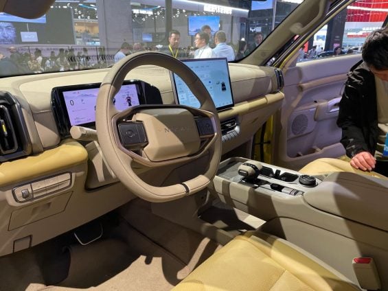 Salão de Xangai Nissan Frontier Pro Plug in Hybrid interior (2)