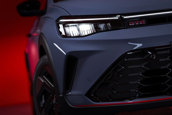 Volkswagen Nivus GTS 2026 cinza moonstone dianteira farol