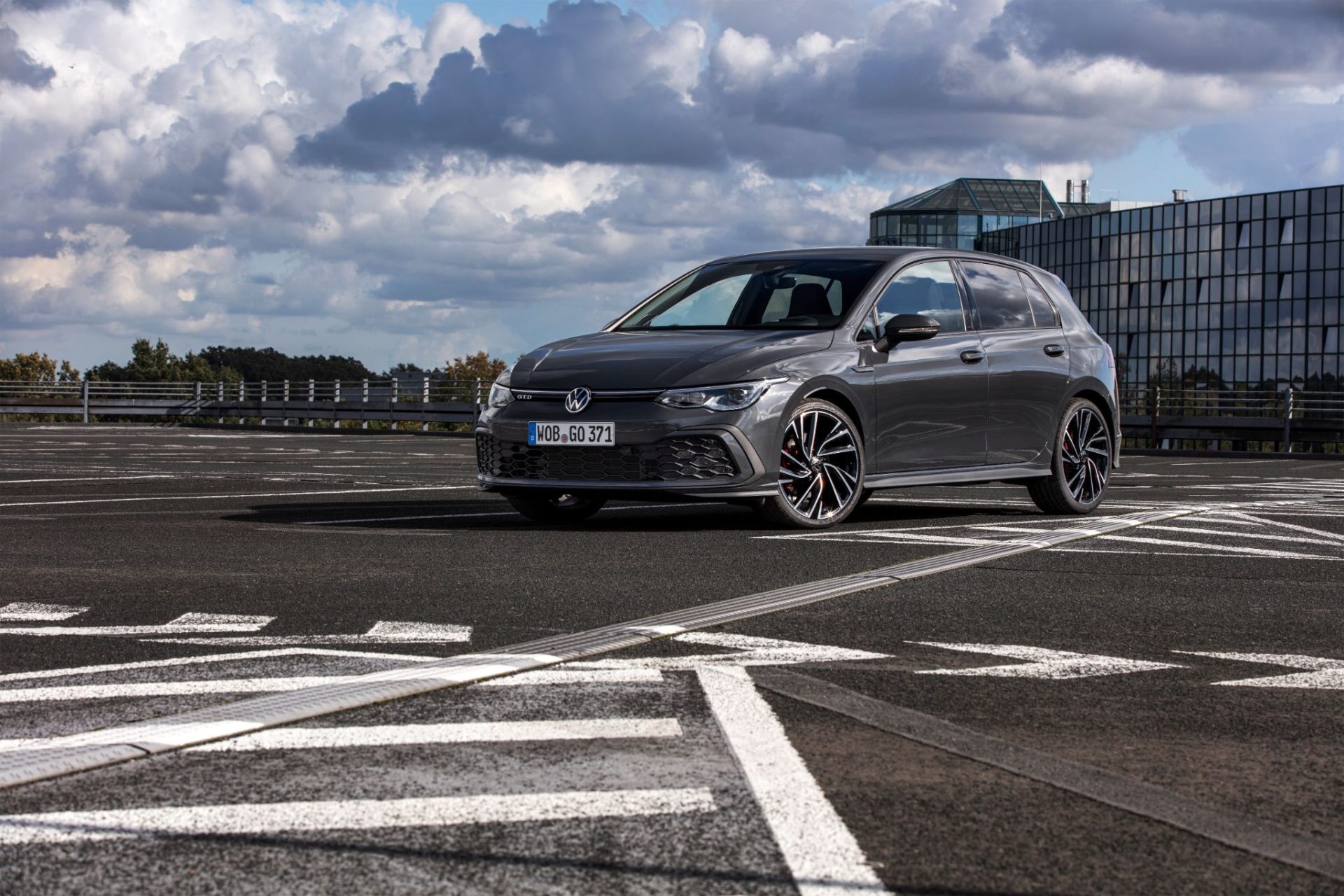 volkswagen golf gtd 2024 cinza frente