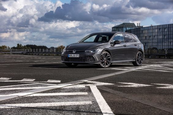 volkswagen golf gtd 2024 cinza frente