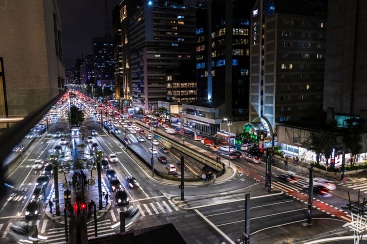 shutterstock transito de são paulo a noite