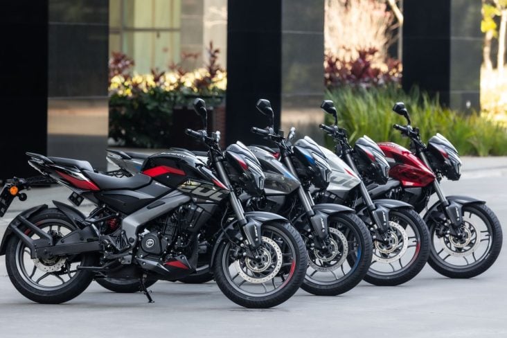 Bajaj Dominar NS 160 e 200 (2)